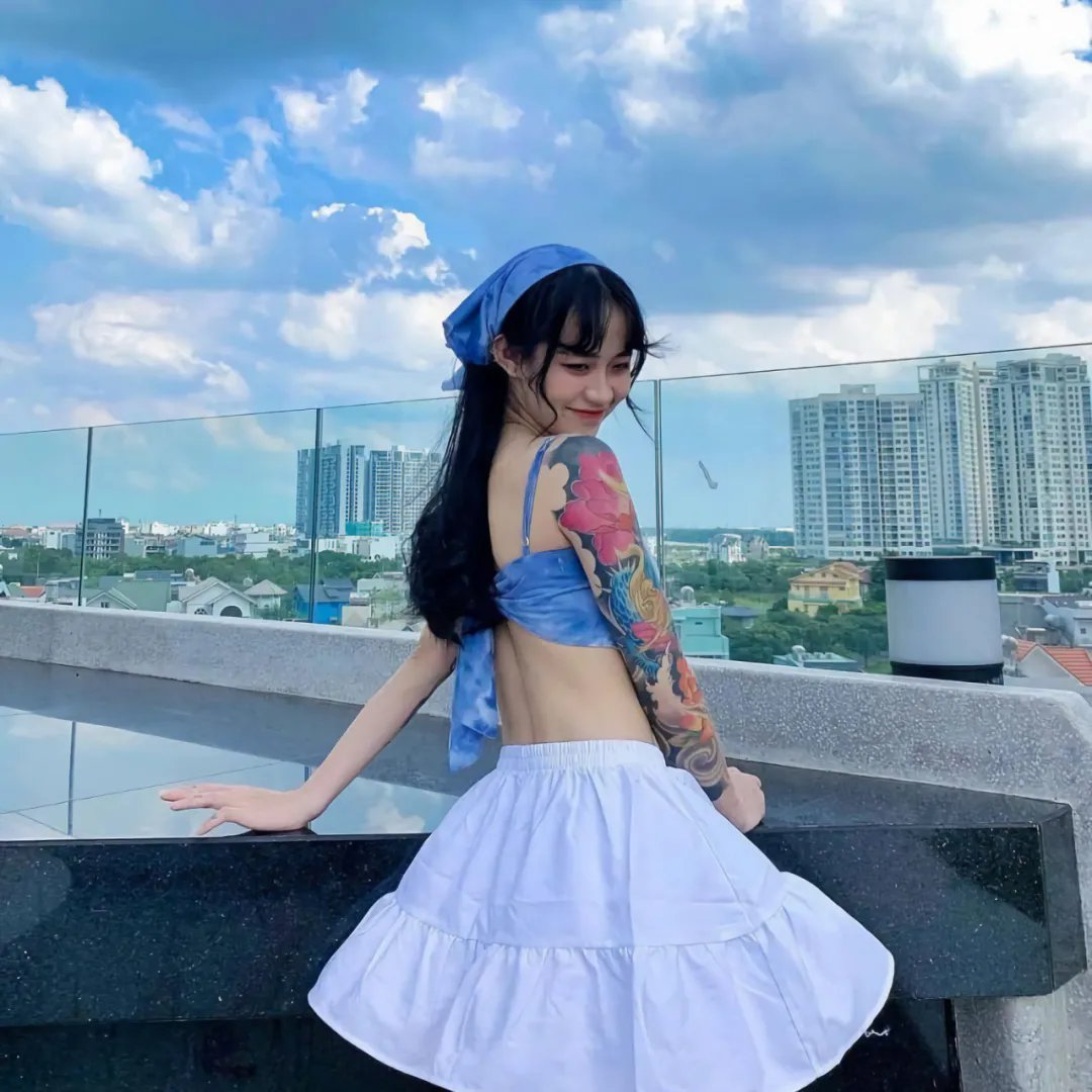 赤裸的公务员